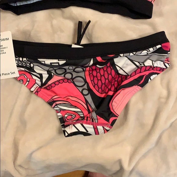 Nike Swimsuit - Picture 4 of 6